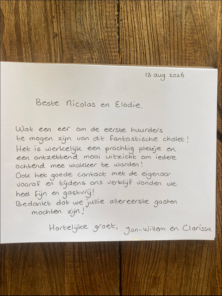 Mot manuscrit laissé dans le livre d'or du Chalet Elodie par une famille néerlandaise, août 2026